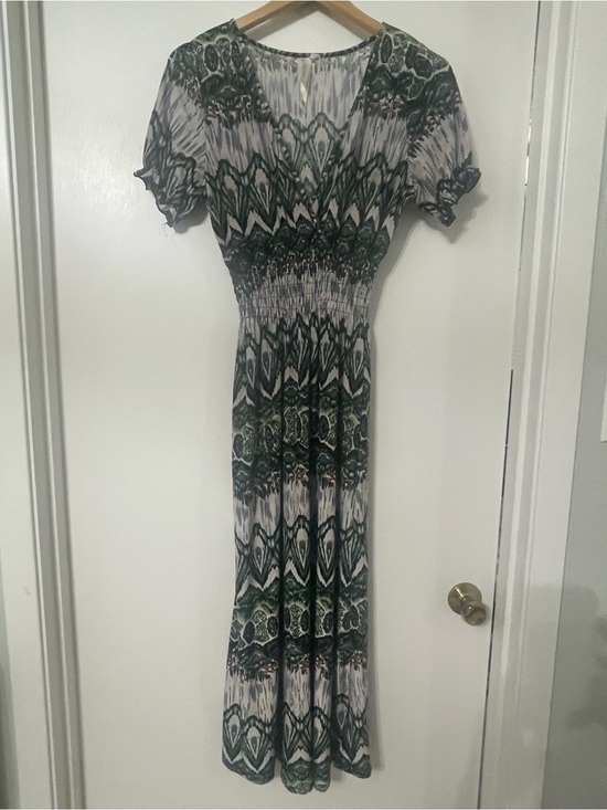 Cristinalove Dresses & Skirts - Cristinalove Green Patterned Maxi Dress with Smocked Waist